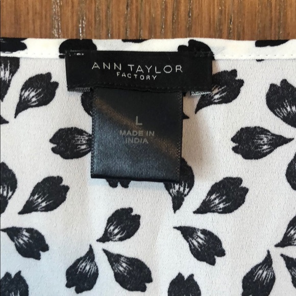 Floral blouse with key hole neck - Picture 4 of 4